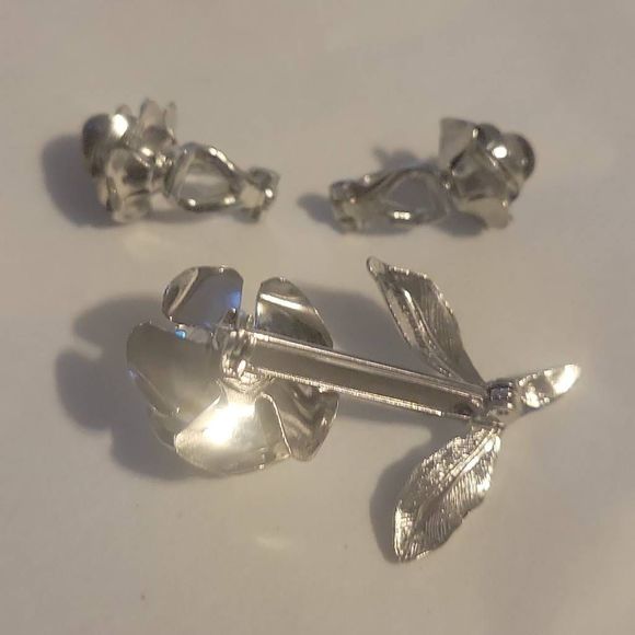 Silver Mesh Flower Pin and Clip on Earrings with Brown Amber Stones - Picture 3 of 4